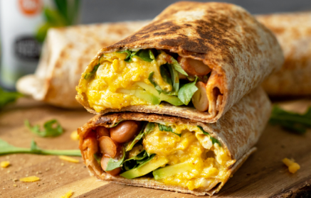 Fitness recept: Rýchle raňajkové burrito s fazuľou, avokádom a vajíčkami