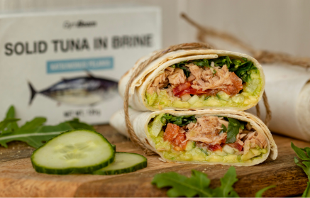 Fitness recept: Tuniakový wrap s avokádovým dipom a zeleninou