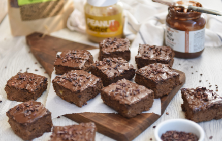 Fitness recept: Vláčne banánové brownies s arašidovým maslom a kakaom