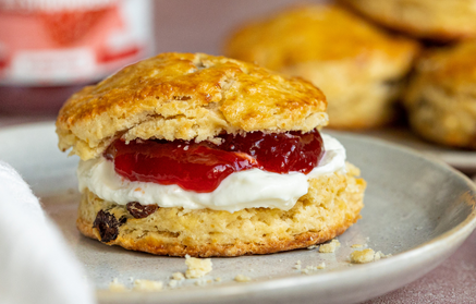 Fitness recept: Scones s tvarohom a jahodovou náplňou